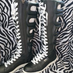 SOLD Puma High Tops size 7 narrow, new with box